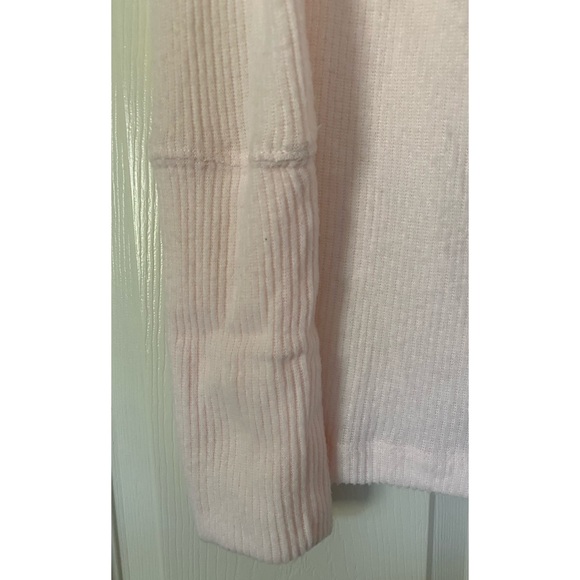 Elegant Off-Shoulder Ribbed Knit Top - Picture 8 of 10